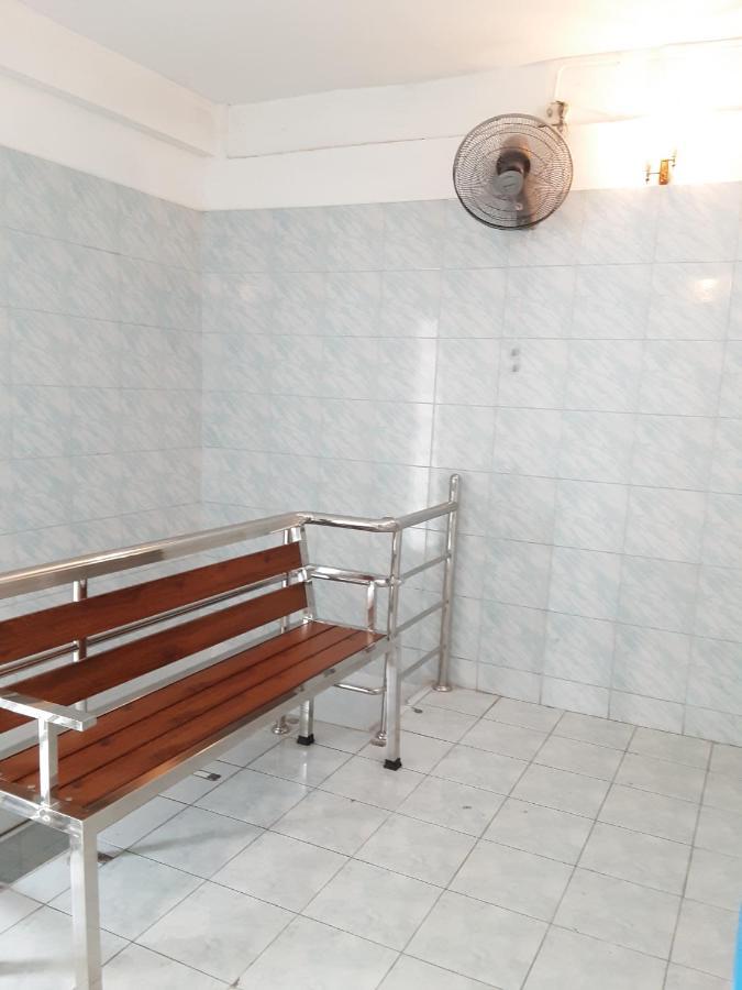 New Central Guesthouse Bangkok Extérieur photo